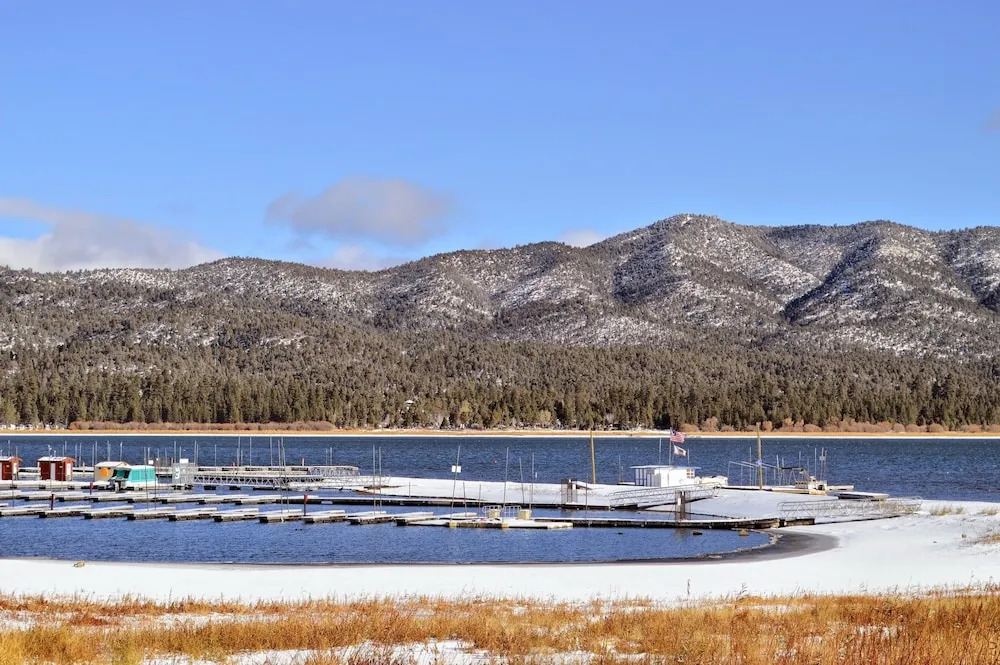 Cozy W/ Fireplace, Minutes To Skiing! 2 Bedroom Cabin