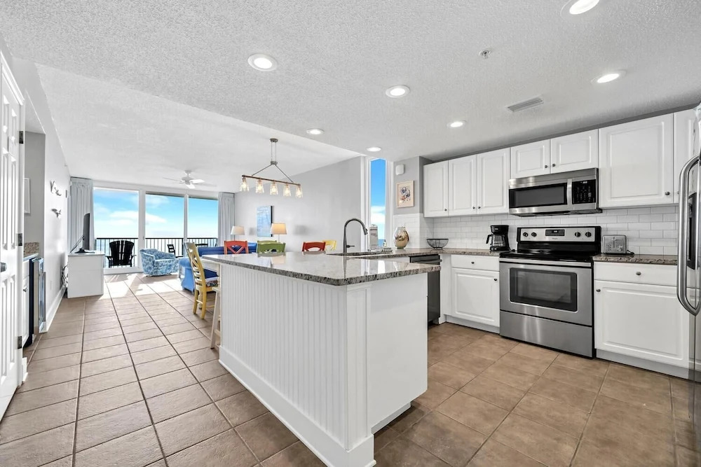 Majestic Beach Towers 2-1701