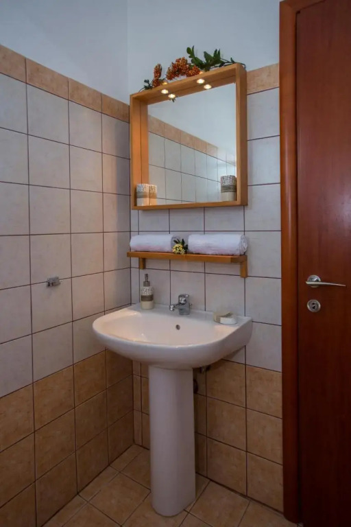 Mantos Apartment