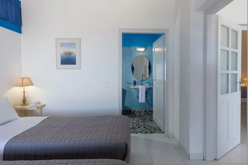 Villa - Sleeps 5 - Private Heated Pool-parking