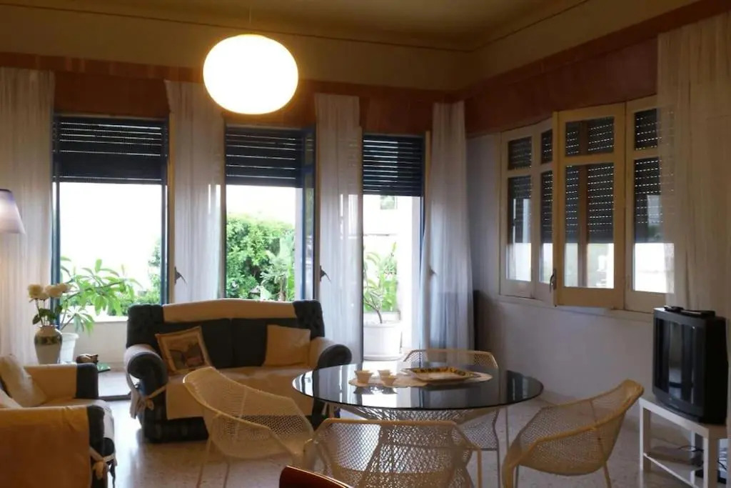 Villa Floridia, just 300 m from the sea