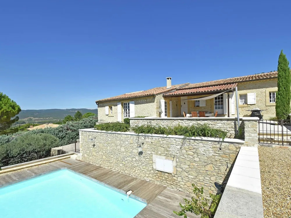 Luxurious Villa in Roussillon With Private Swimming Pool