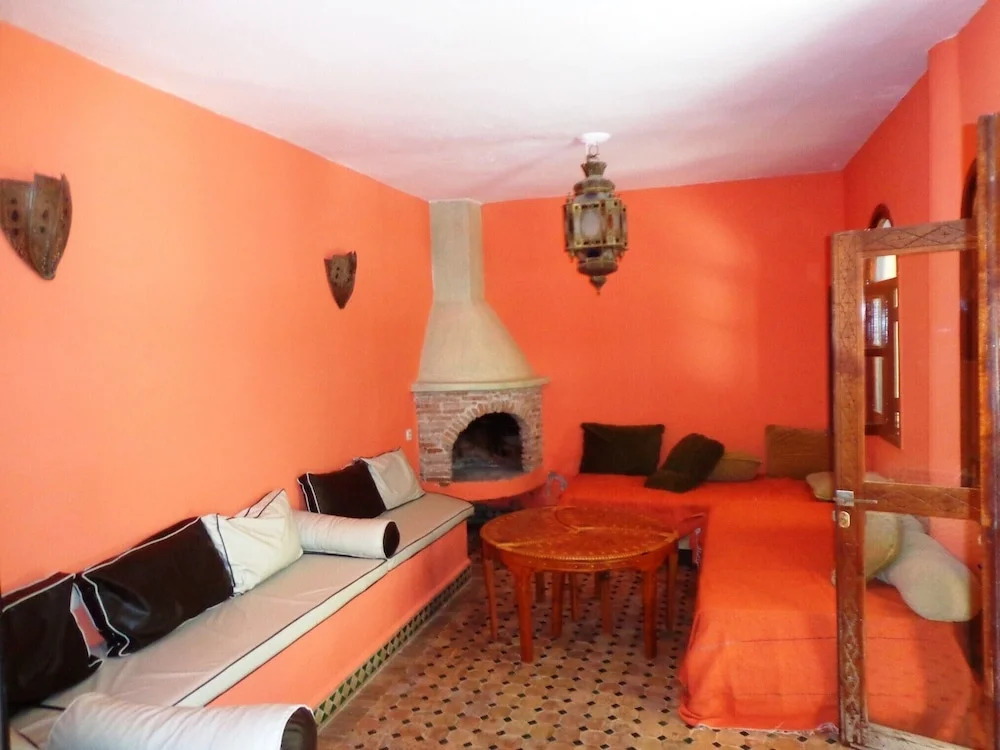 Double Bedroom and Spacious Garden With Swimming Pool