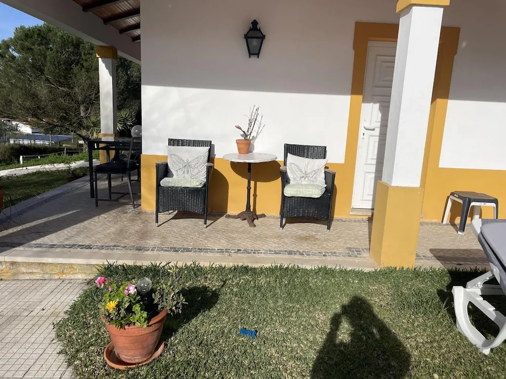 Farmhouse Sleeps 8 With Pool & Horses