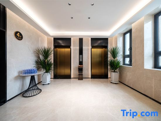 Translated into Longze Huili Hotel International