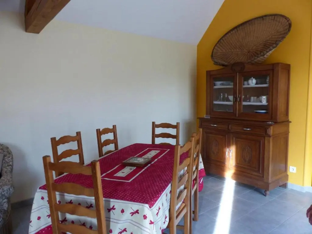 Gîte Indépendant Près de Le PAL avec Wifi et Animaux Acceptés - FR-1-489-51
