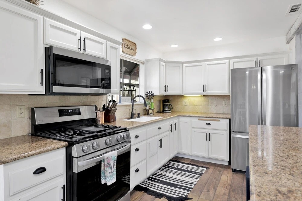 2130-bear City Ranch 4 Bedroom Home by Redawning