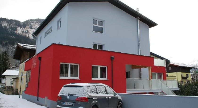 Alpine Appart - Premium Family Apartments and Natural Swimming Pond