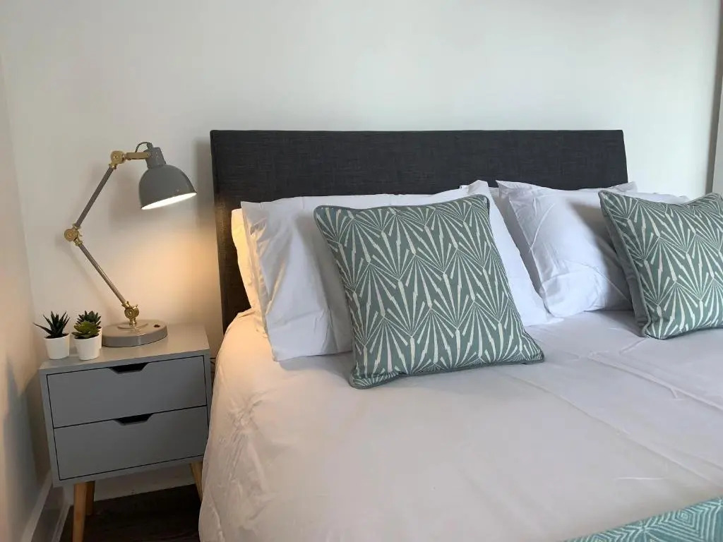 Basingstoke Spectacular 1 Bedroom Apartment