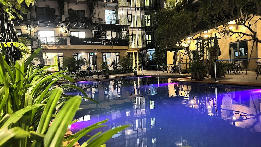 X Hotel Thái Nguyên