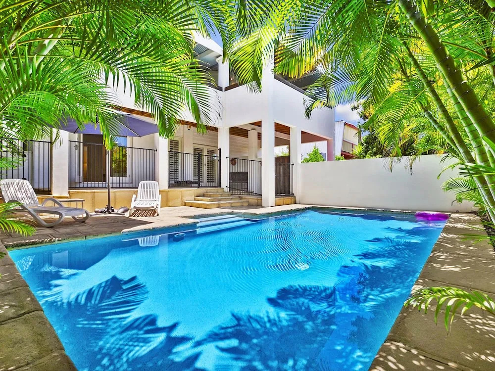 Stunning Sunshine Beach House in Prime Location - 31 Ferguson Street