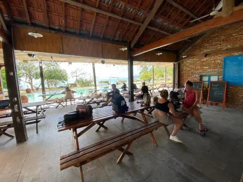 Vietnam Backpacker Hostels - Ninhvana