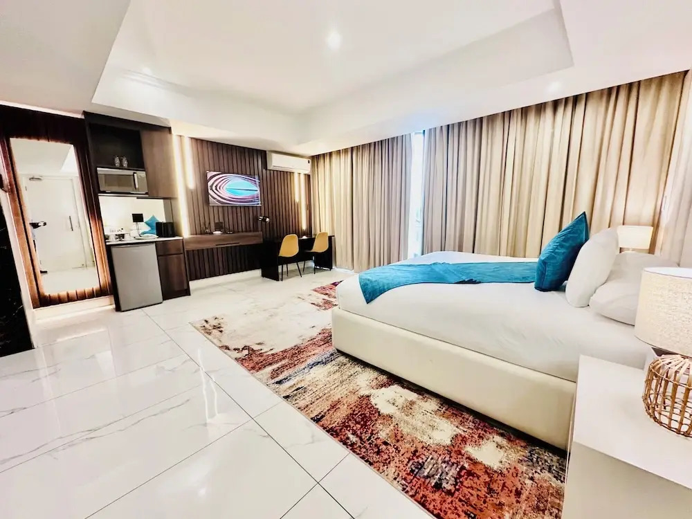 H & H Boutique & SPA