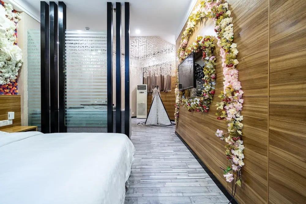 Chongqing Alvin Hotel