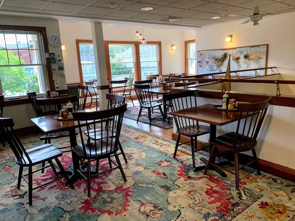 Camden Riverhouse Hotel and Inn