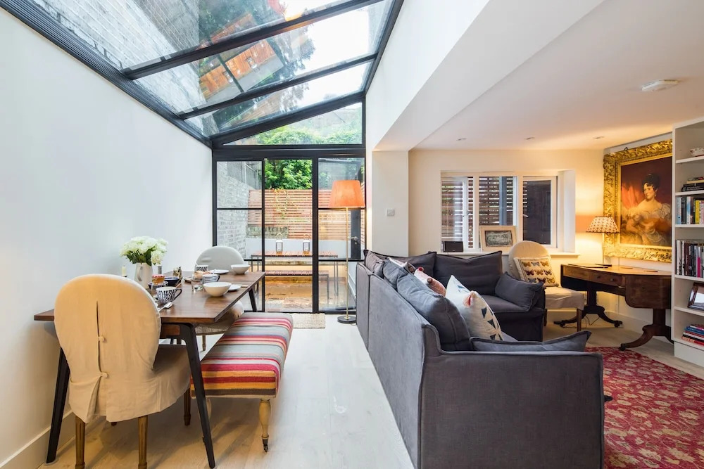 Quiet Classical/modern Designer Garden Flat