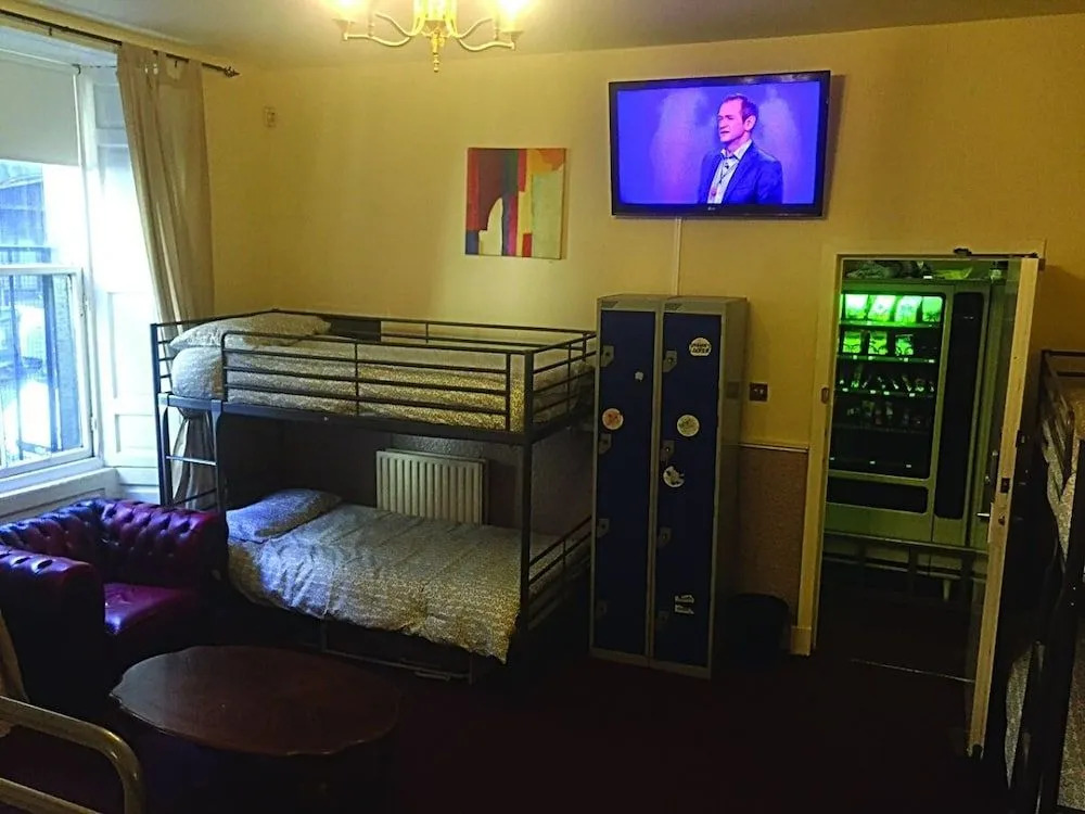Bobby's Bunkhouse - Hostel