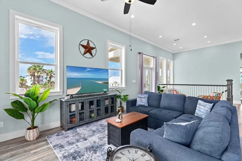 Seaside Rendezvous - Private Home Across From Community Park 4 Bedroom Home by RedAwning