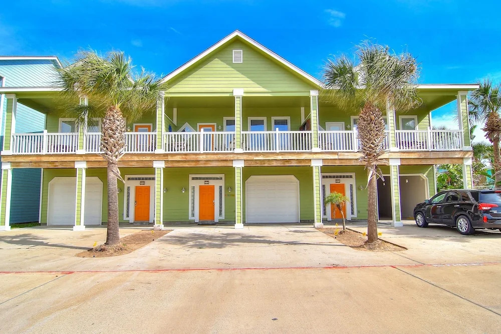 Livin' On Island Time Shtd2 4 Bedrooms 2 Bathrooms Townhouse