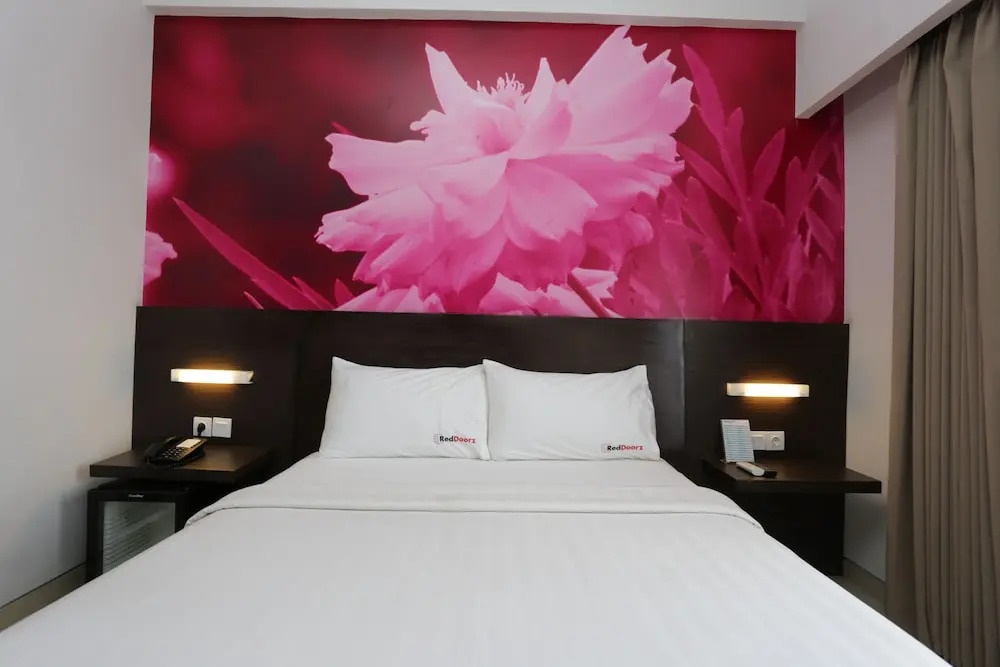 RedDoorz Plus near Mall Bali Galeria 2