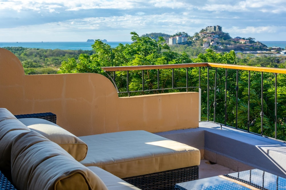 Modern, Immaculate Unit in Flamingo with Spectacular Ocean Views