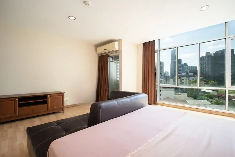 181 Ekkamai Apartment