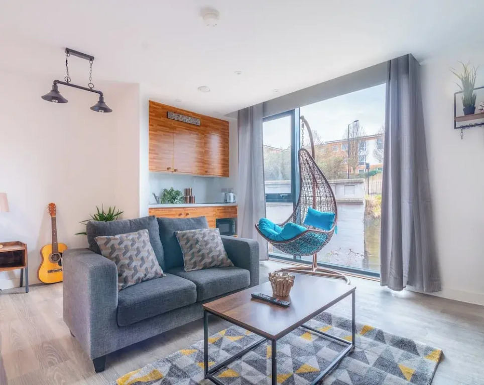Sheffield City Apartment - Modern & Cozy