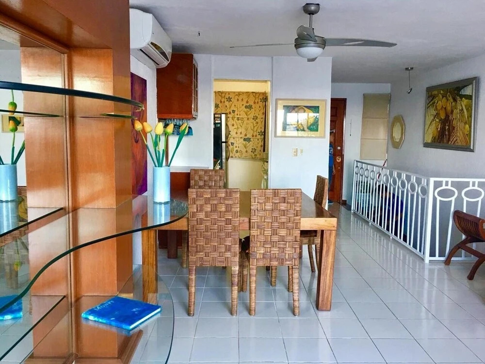 Beach Paradise with wifi/AC Close to Everything