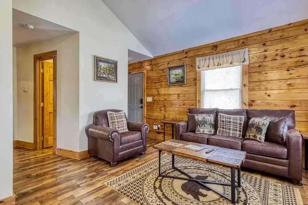 Greenbrier Woods 2 Bedroom Cabin