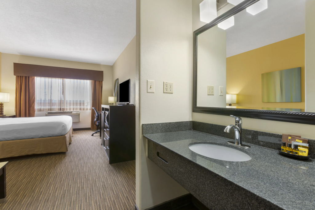 Best Western Plus the Four Corners Inn