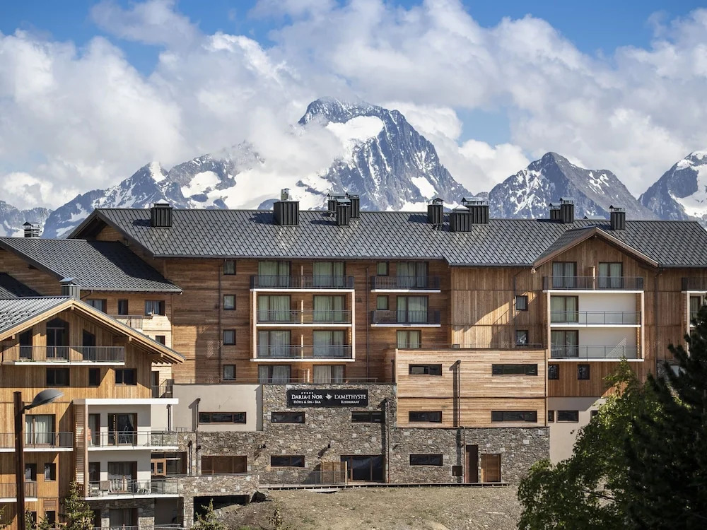Stylish Apartment Near the Ski-slopes of L'alpe Dhuez