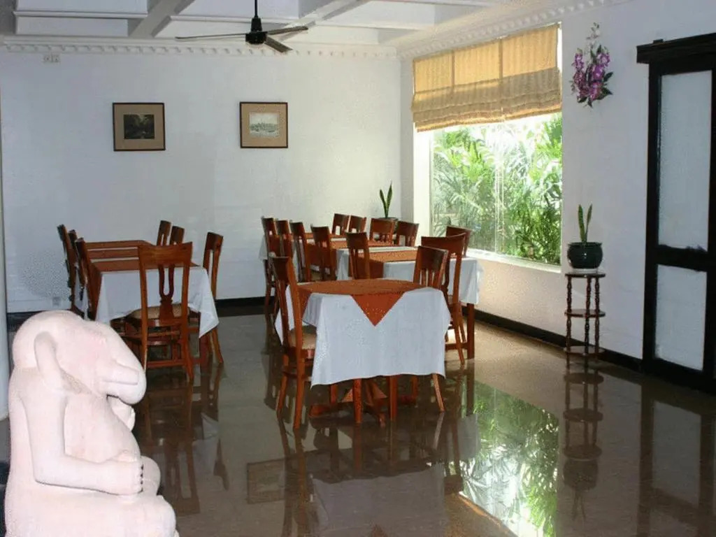 Moms Guesthouse