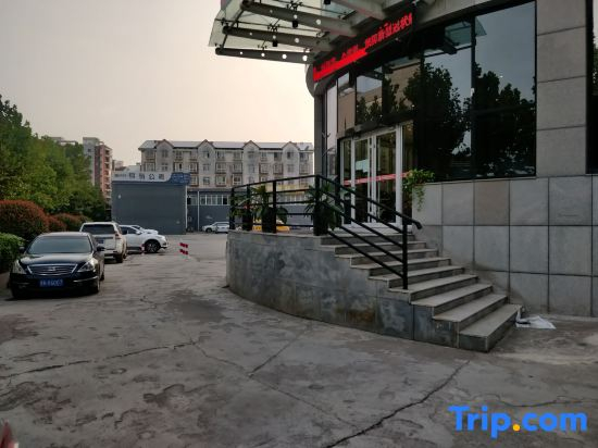 Junyi Chain Hotel (She County Government)