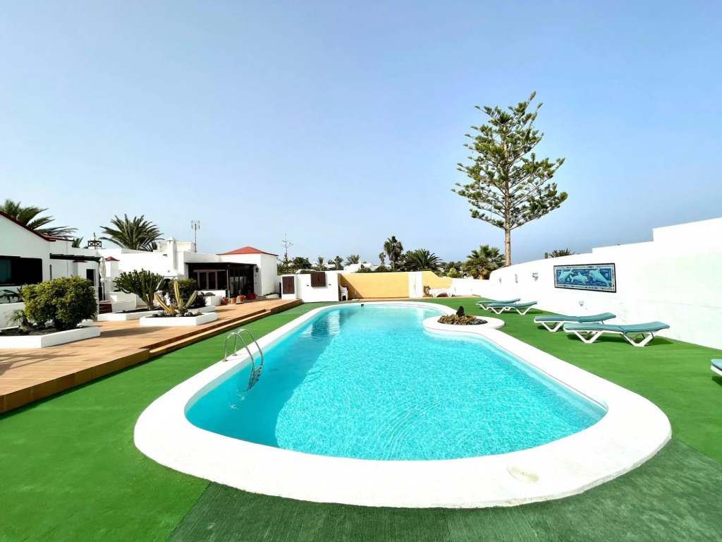 Apartment for nudists, with pool, near the beach