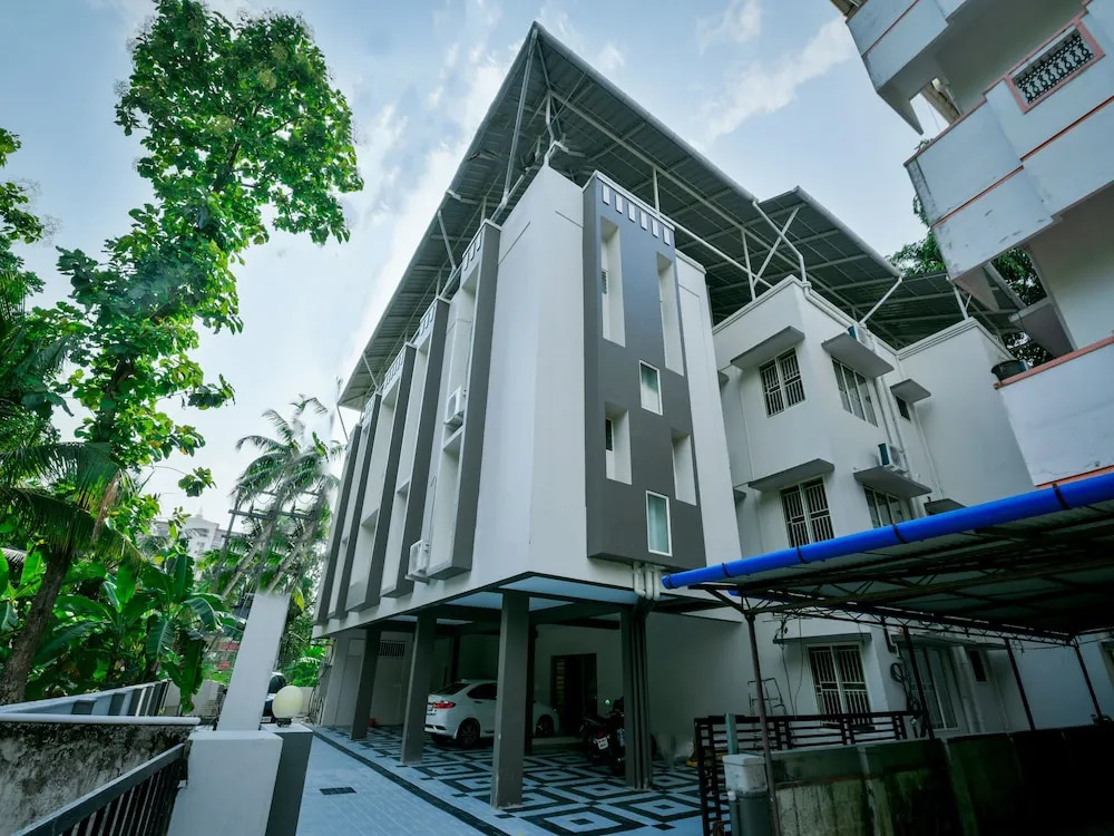 Kadavil Suites by OYO Rooms