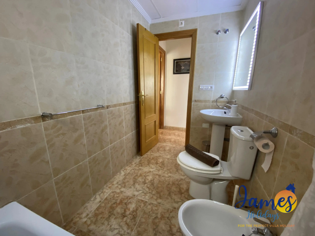 La Cinuelica R3 1st flr apt, roof terrace, pool L129