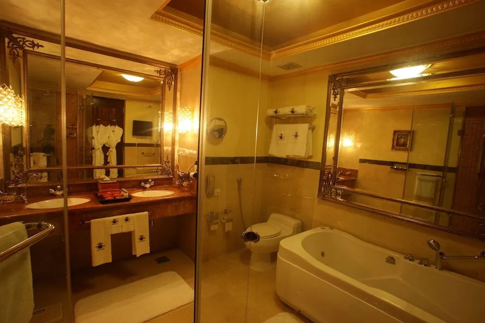 Imperial Grand Palace Hotel