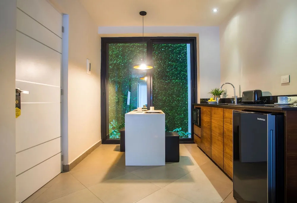 Honey B Suites
