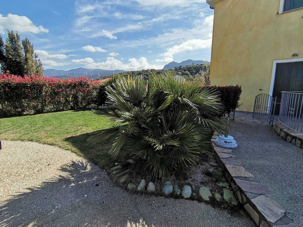 Sardinia Hillside Retreat - Apt 14 - 2BR, quiet area, parking