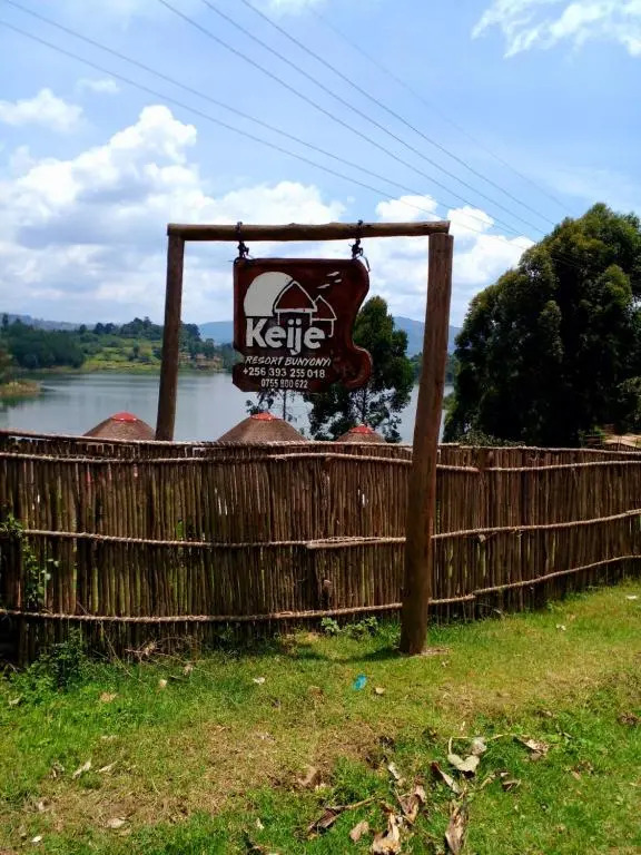 Bunyonyi Apple Farm Stay