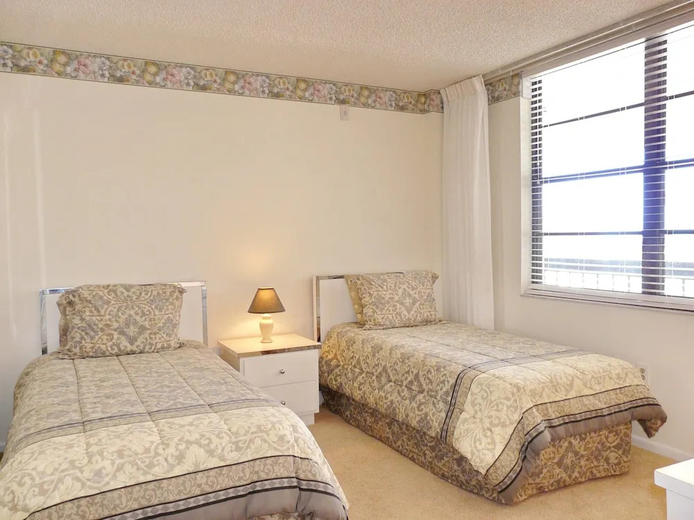 Condo Overlooking Clam Bay With Pool and Beach Access