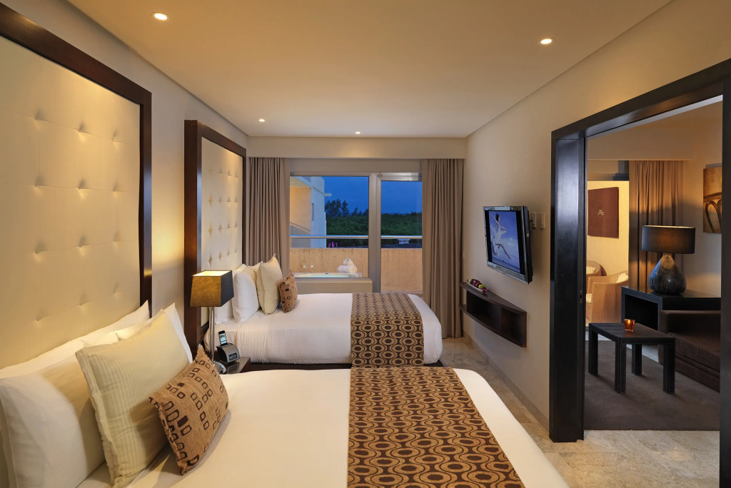 Royal Service at Paradisus La Perla