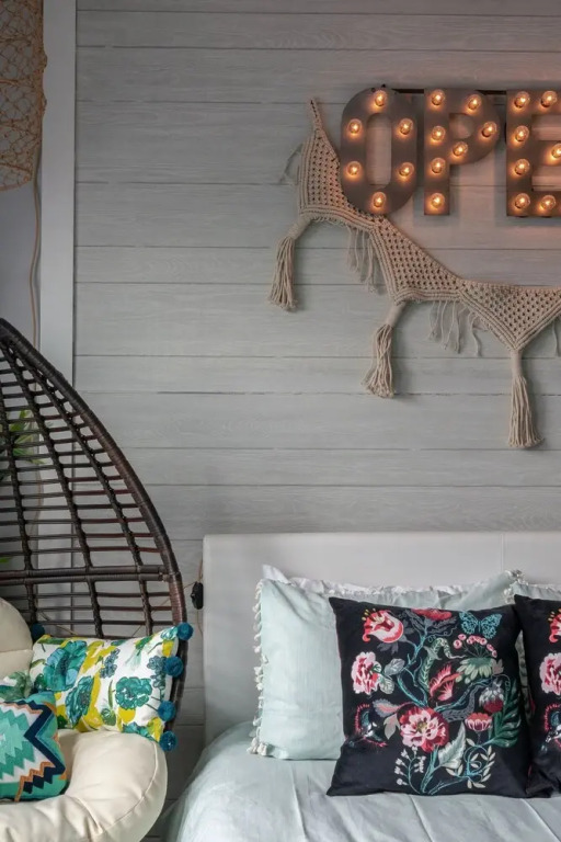 Vibrant Studio with a Deck Patio in West Nashville