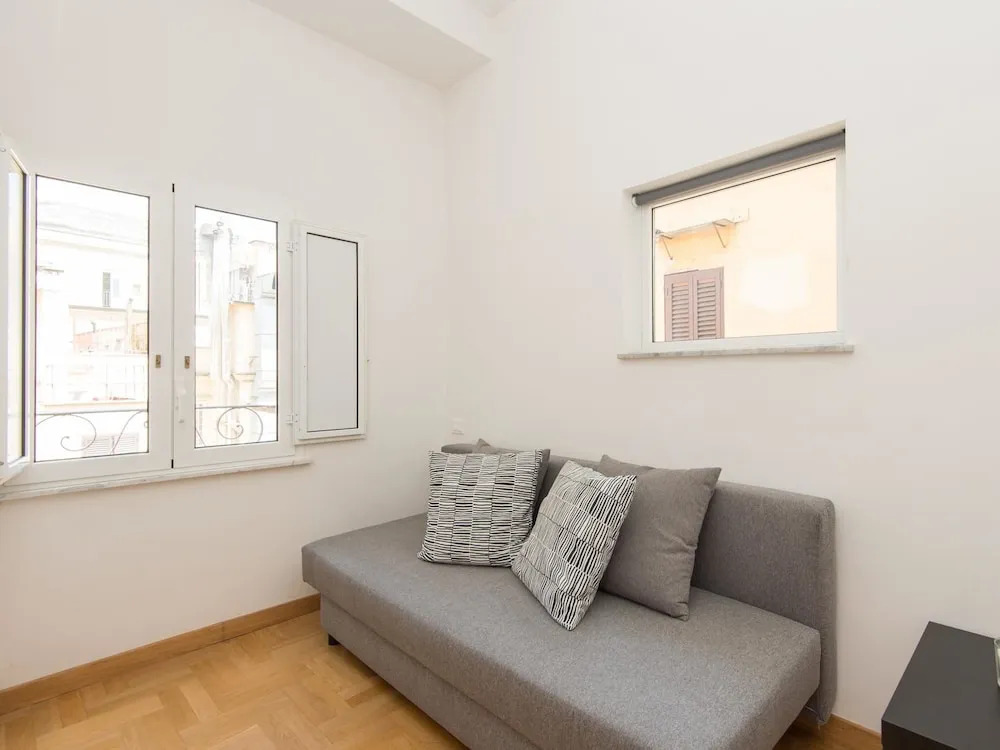 RSH Trevi Fountain Luxury Apartment