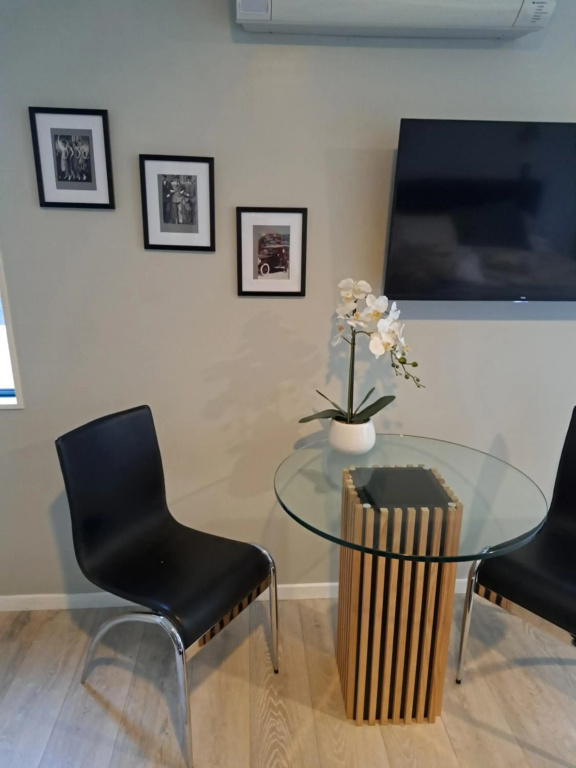 26A On Sunbrae 40 inch smart TV ensuite near beach free wifi