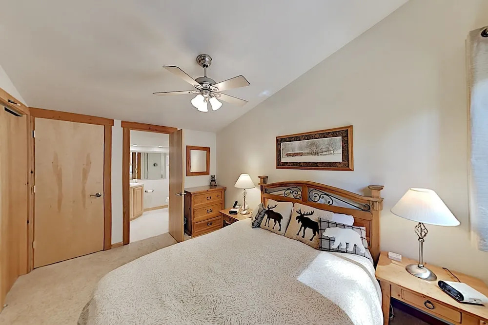 4020skiv 2 Bedroom Condo