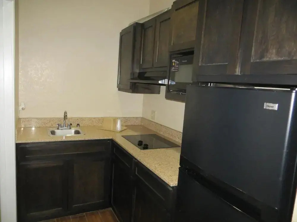 Scottish Inn & Suites