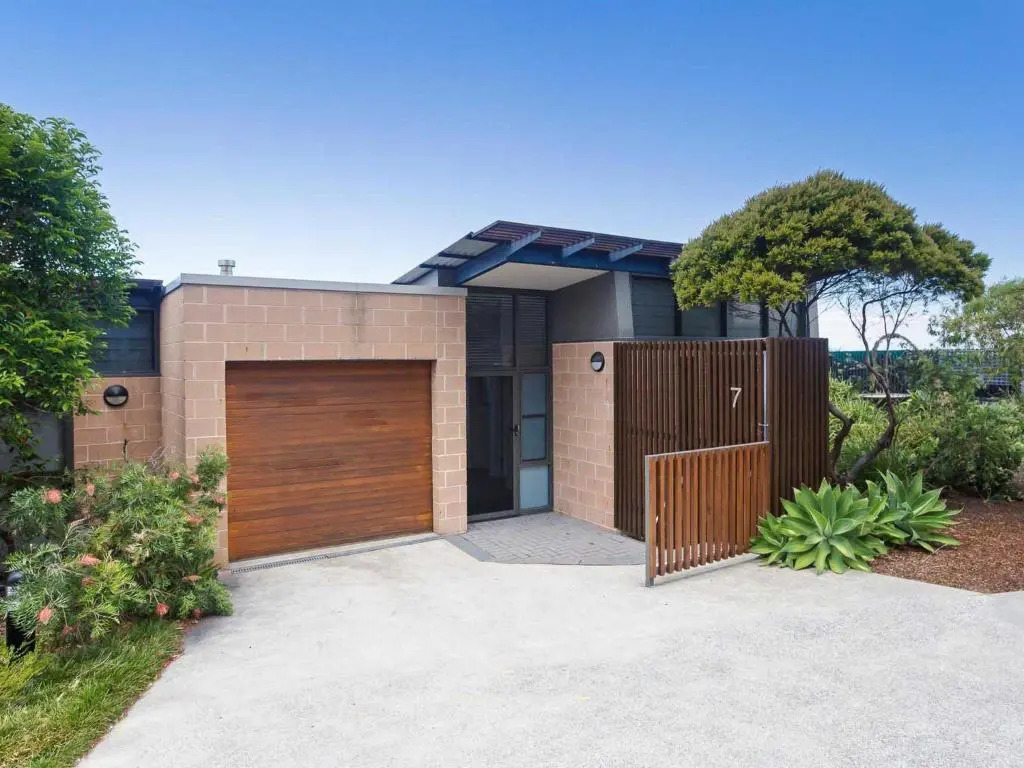 Beach House 7, Air Conditioned, Wi-Fi, Foxtel, Linen, Communal Pool and Spa