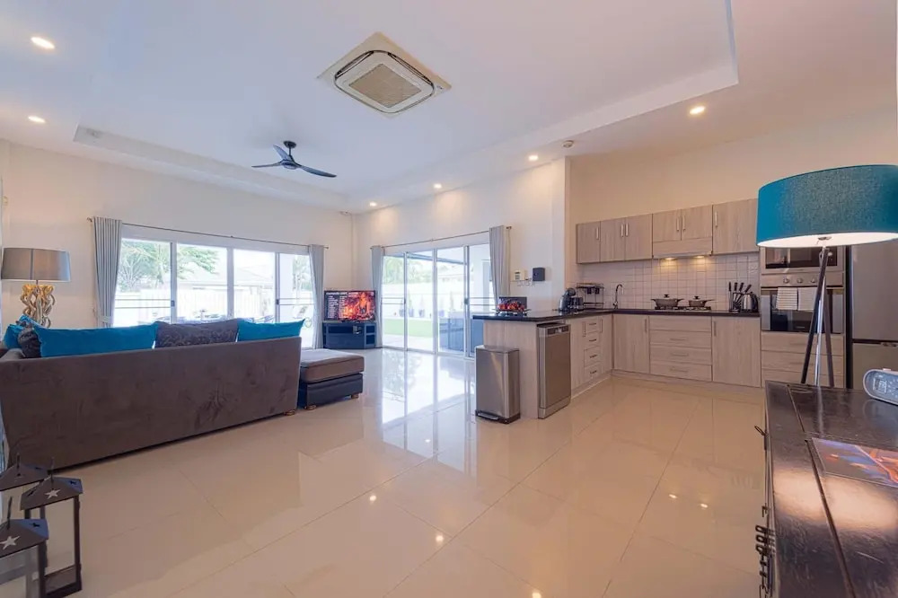 Cozy Modern 3 Bedroom Pool Villa L70