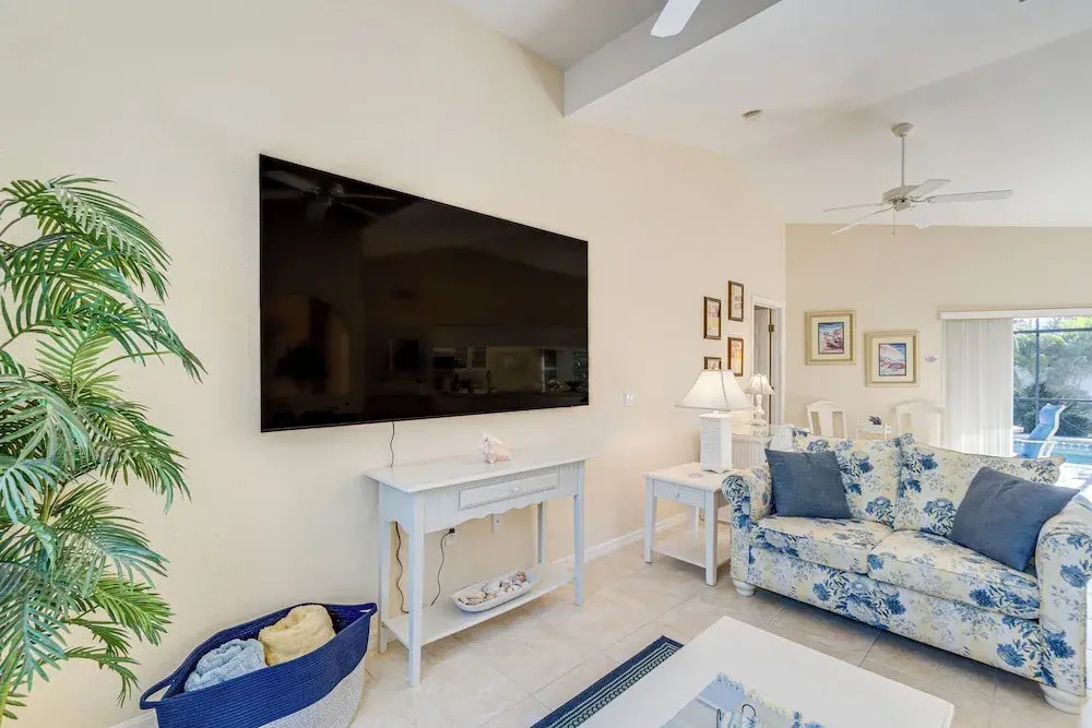 Beachy Port Charlotte Home w/ Hot Tub & Pool!